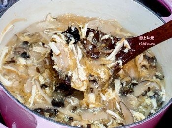 step7: 加入雞蛋及馬蹄粉水埋獻即可。