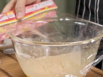 step2: 蓋好保鮮紙並入雪櫃中放置30分鐘