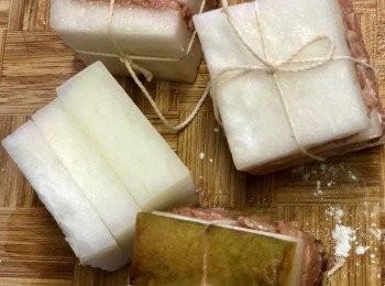 step6: 用綿繩扎好後，五花腩已初步成形。