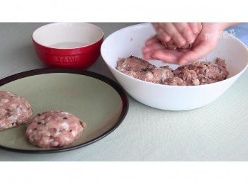 step6: 之後就可以搓成肉餅