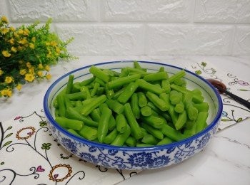 step6: 撈起立即浸冷水，瀝乾後切成段