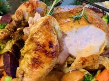 step2: 放进烤箱的时候，需要刷两次黄油，这样做出来的皮很脆