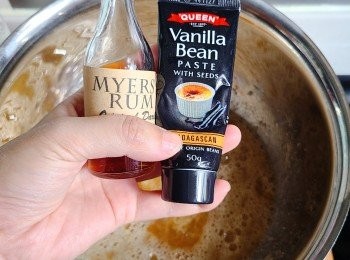 step6: 加入rum酒和香草籽醬。