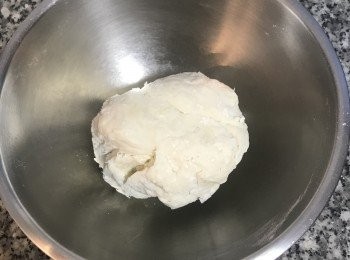 step3: 揉捏成糰，蓋起來鬆弛10分鐘；