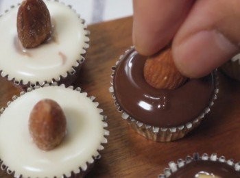 step5: 然後把堅果黏在中間

這次你要放在冰箱裡
超過1個小時