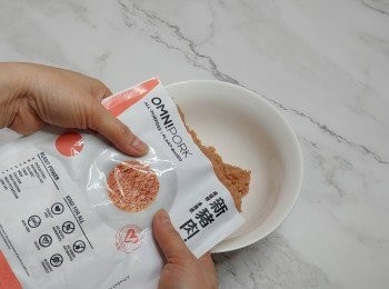 step2: 新豬肉開封放碗中