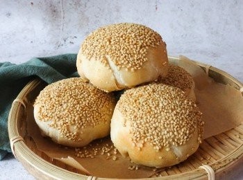 step1: <span class="group_3">餡料</span>做法：將豬絞肉和所有調味料拌勻，向同一方向攪拌，備用