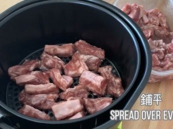step9: 將豬肋條平均鋪平，不要重疊