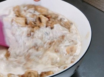 step8: 煮沸後，把它倒入剛才已混合的粘米粉漿，然後拌勻。