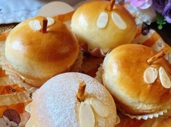 step11: * 手搓麵糰製作 *

- 只需將所有材料放在盆中混合，再放到桌面搓至有彈性、不黏手便可。