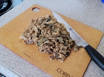 step4: 搾乾水份後切粒備用