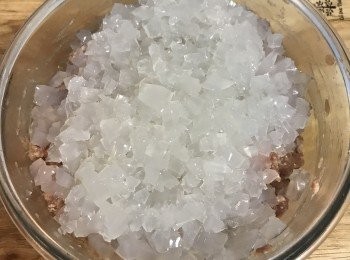 step4: 加入剁碎的豬皮凍；