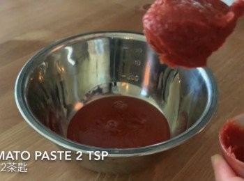 step11: 糖1茶匙，茄膏兩茶匙，可加入適量蕃莤碎和黑胡椒碎