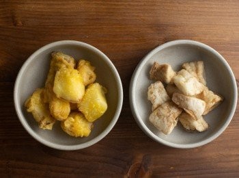 step9: 兩者油炸的效果如下：(左邊酥炸粉；右邊<span class="group_3">乾粉版本</span>)