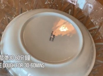 step8: 讓麵團鬆弛30至60分鐘，使其產生筋性