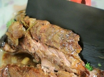 step6: 將羊肉拿出, 加上蕃茜作點綴, 完成, 肉質嫩滑