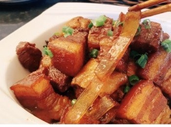 step3: 放入粉条，转最小火，慢慢的蒸熟，最后翻炒入味