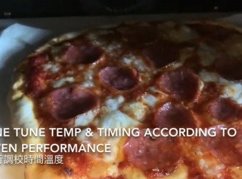 step14: 焗爐預熱250度，預熱好焗爐後放入pizza, 焗大約7-8分鐘後（時間視乎焗爐功能不同而要自己調校）