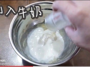 step20: 倒入牛奶