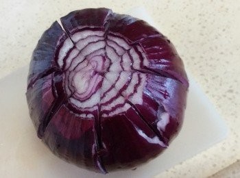 step2: 切洋蔥, 記著不要切到底