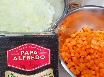 step1: 如果想用新鮮蕃茄，就要喺步驟（2）加入2湯匙麫粉。