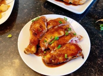 step3: 大的鸡腿，可以切块，嫩滑多汁