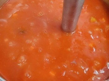 step3: 再用手動攪拌器，或將湯倒入攪拌機，打至蓉 （如果鍾意滑啲，可以打耐啲。）