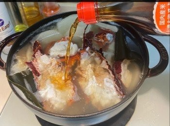 step7: 加入鮮冬菇及西蘭花，煮熟；將所有蔬菜盛起。