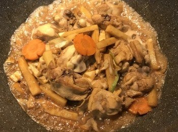 step8: 加適量水並煮滾；