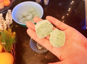 step2: 吃的丸子非常有弹性，而且很简单呢，在家做简单健康又好吃。