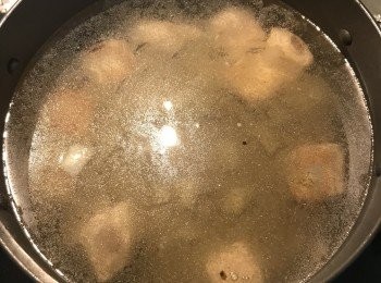 step6: 加入足量的水，大火煮滾轉小火煮35分鐘！