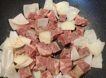 step3: 隨即再下牛柳粒炒。