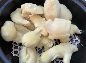 step3: 薑用刀拍扁