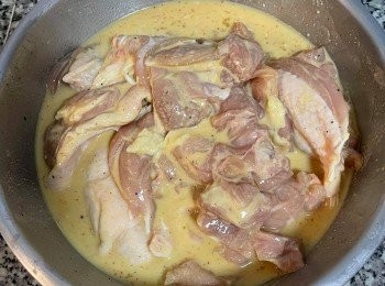 step3: 要炸之前還要再混抓一下,否則粉漿容易沉澱；