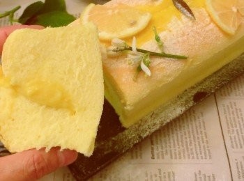 step2: 古早味蛋糕需要的<span class="group_1">食材</span>有：
低筋面粉 75g
糖 60g
牛奶 50g
柠檬汁 15g
鸡蛋 5个
油 60g