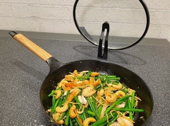 step14: 炒小炒王一定要有鑊氣，菜先唔會出水。