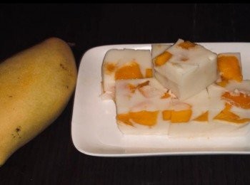 step5: 椰汁待涼後，慢慢將芒果粒放入。然後放進雪櫃內冷藏2 - 3小時至凝固便成，。



想知道我更多食譜，可去我Facebook， 專頁。

https://m.facebook.com/carlineki/