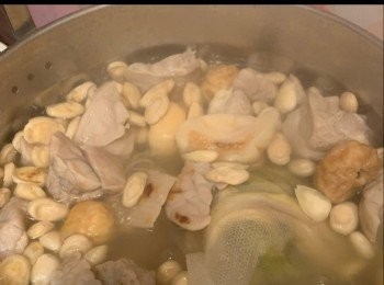 step6: 蝴蝶腩及豬骨出水後洗淨，