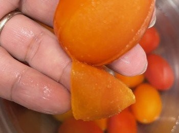 step4: 輕易撕走蕃茄皮