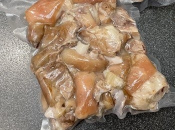 step11: 豬手豬腳分兩分，另一份留添加之用