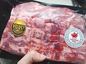 step1: 急凍排骨先解凍後洗淨。