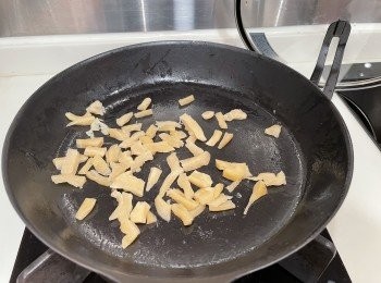 step7: 不用洗煎pan，菜甫略煎盛起備用