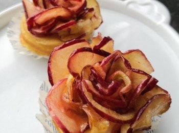 step4: 完成可略為雪一雪定型，用 tart紙托蛋糕底吃起來比較方便，便可上桌享用