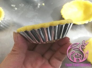 step10: <span class="group_1">批皮</span>皮邊比撻模高0.5cm。