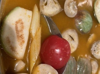 step5: 加入做法（3）材料，再加糖和魚露攪勻，同煮5分鐘