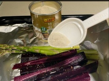step3: 有機沙律菜洗淨，用廚房紙吸乾水份，備用。