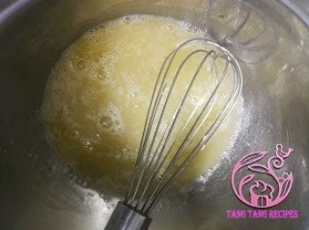 step2: 蛋白打拂均勻。