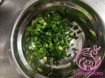 step4: 蔥切蔥花。