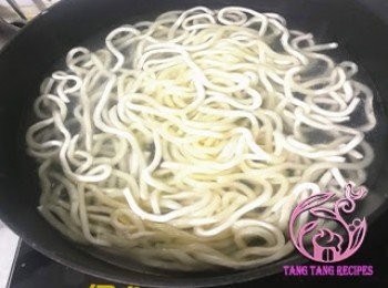 step1: 烏冬滾水拖熟。