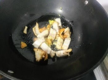 step5: 加入燒肉略炒。